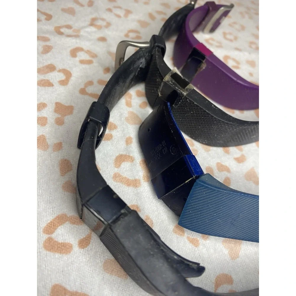 Lot Of 4 Old Fitbits Fitness Tracker watches ‎ Not Working For Parts Only